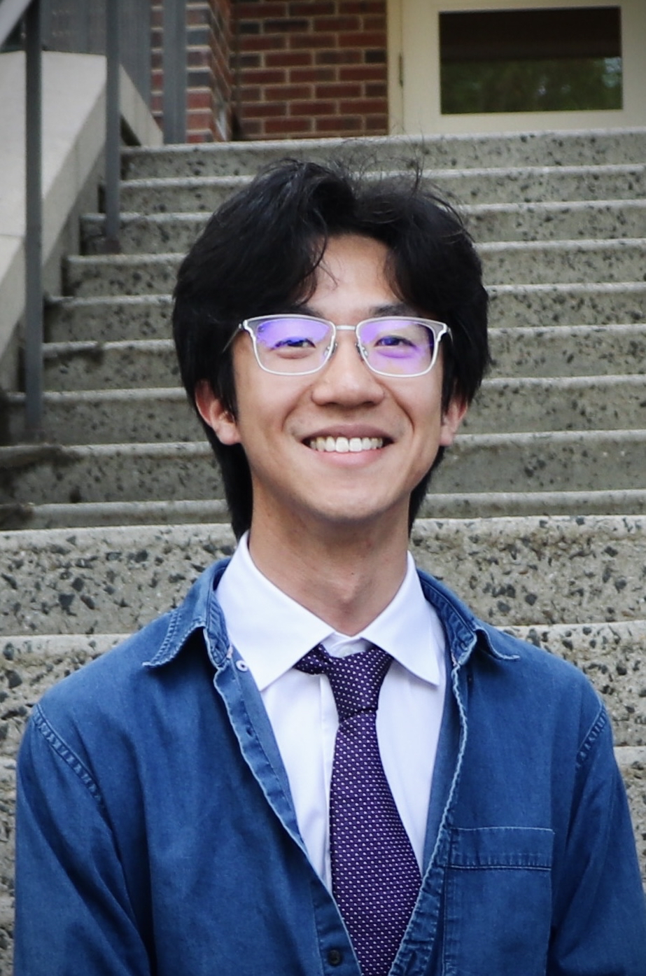 Qiushi “Chris” Tian’s Headshot